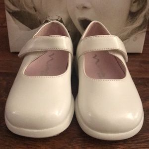Toddler, White, Mary Jane, velcro.